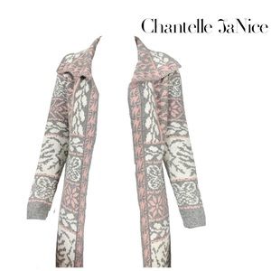 Sioni Outerwear Sweater. Size Medium.